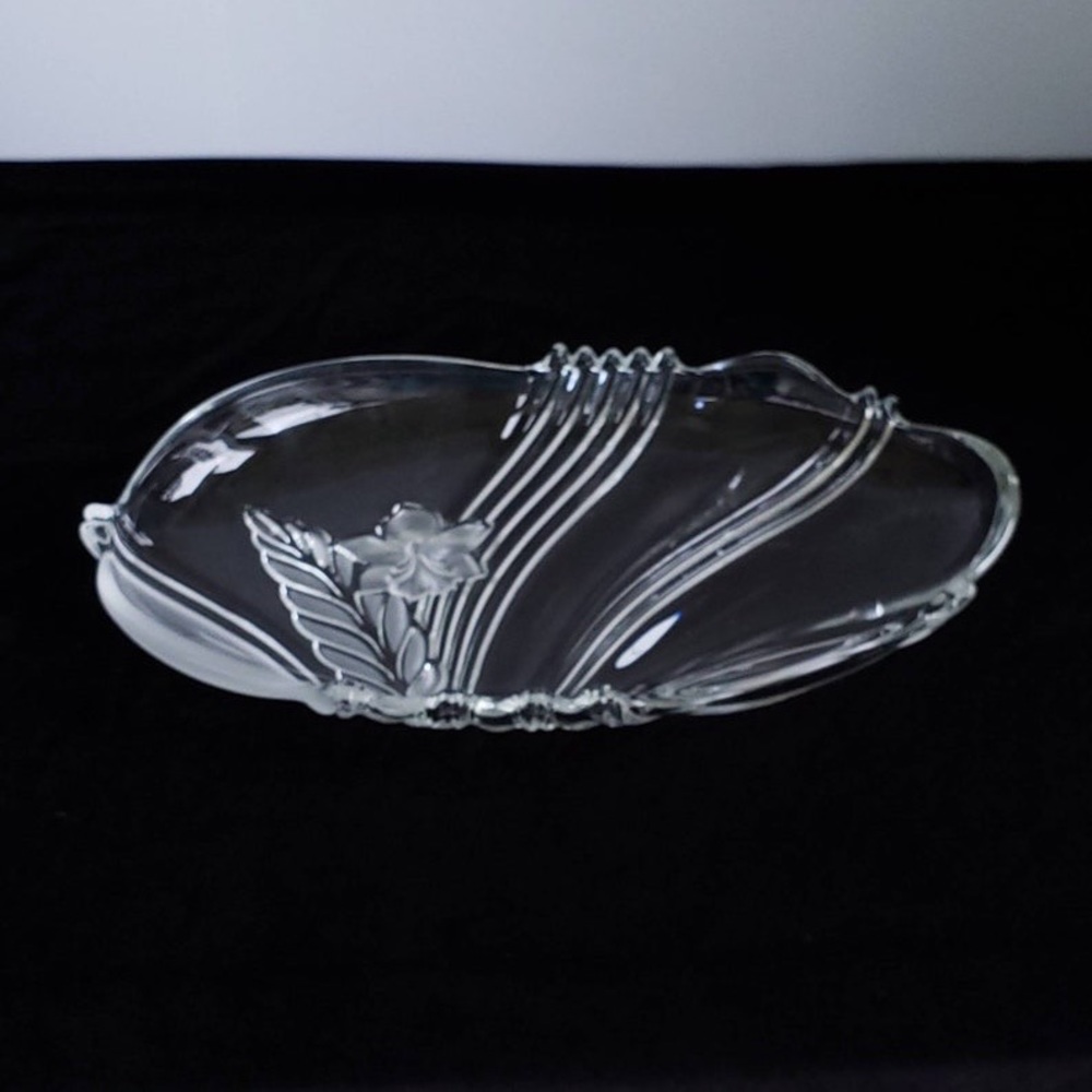 Gorgeous VTG Crystal Serving Platter - Frosted Satin Daffodil Pattern